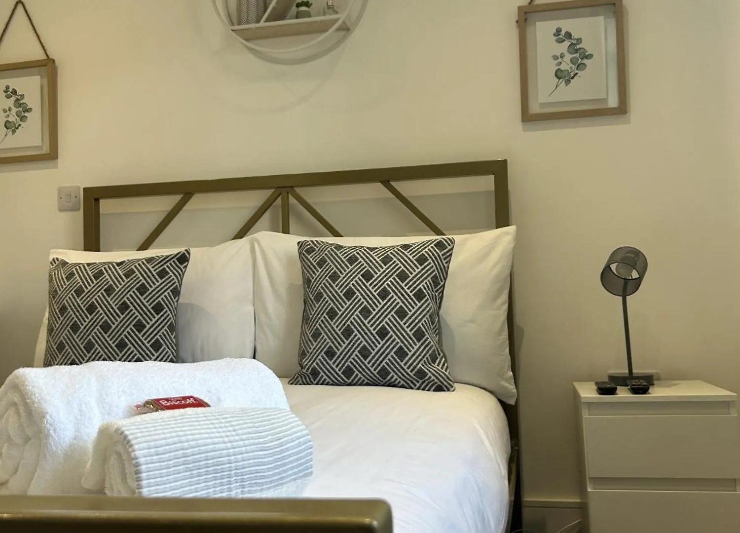 Gogmore Lane Chertsey Apartment