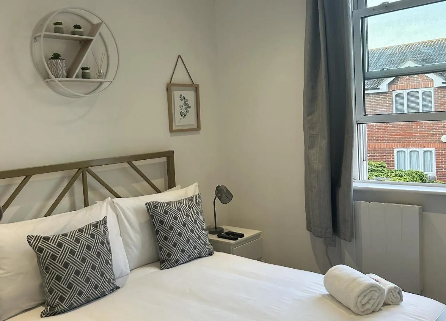 Gogmore Lane Chertsey Apartment
