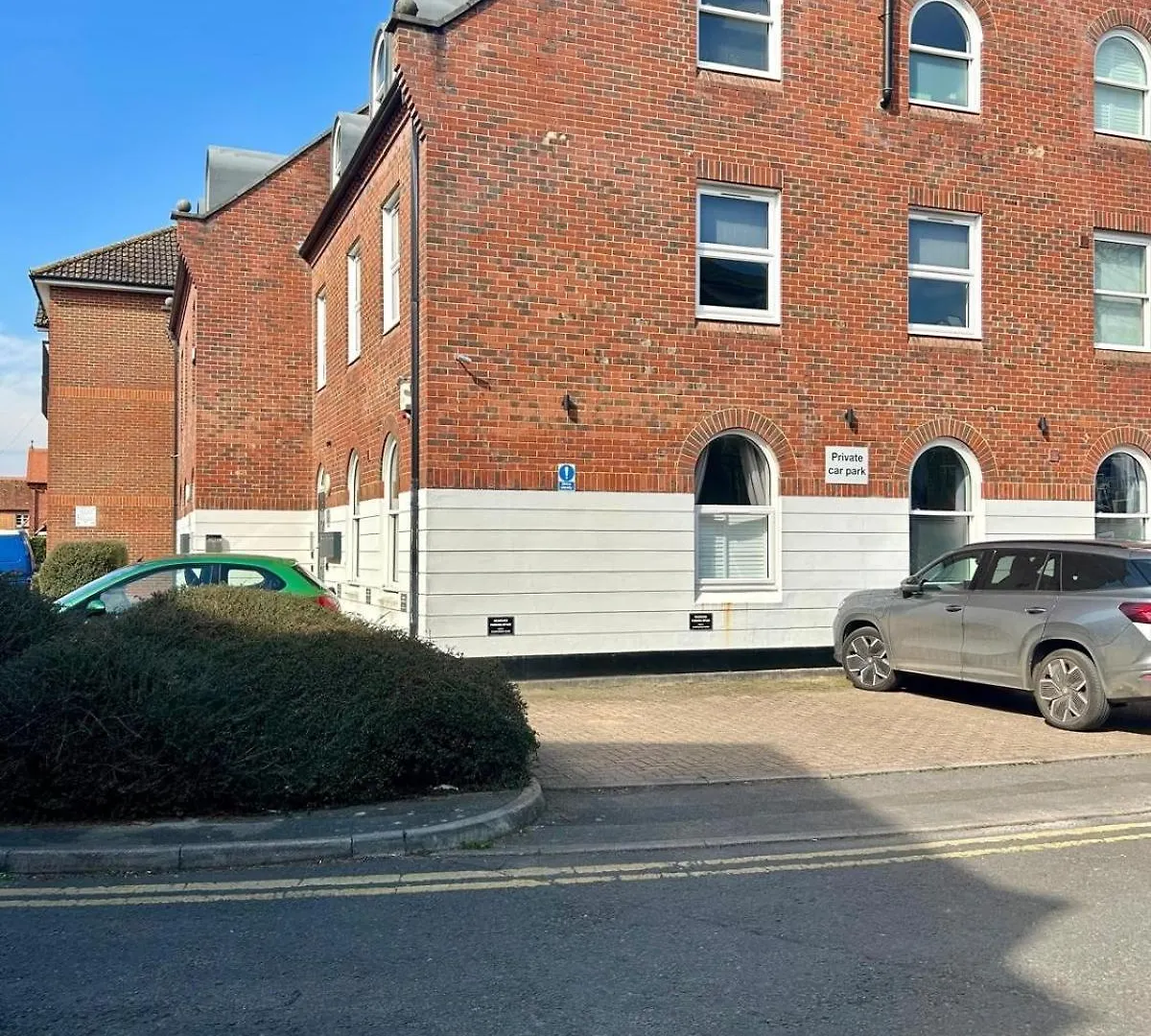 Gogmore Lane Chertsey