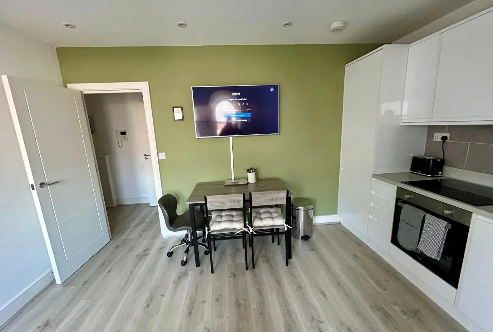 Gogmore Lane Chertsey Apartment