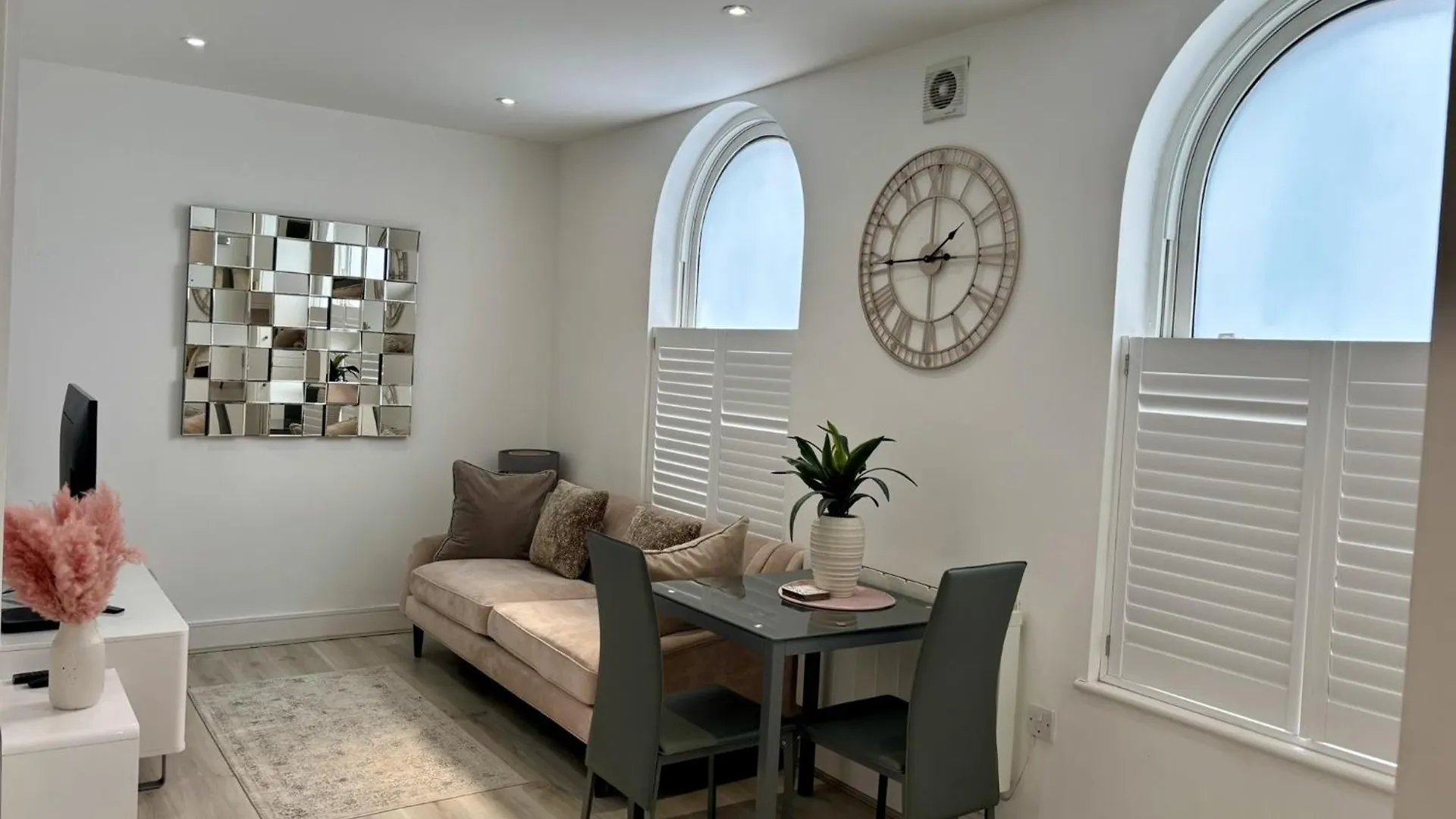 Apartment Gogmore Lane Chertsey